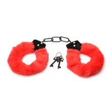 XR Brands - Cuffed in Fur Handschellen - Rot XR Brands - Cuffed in Fur Handschellen - Rot