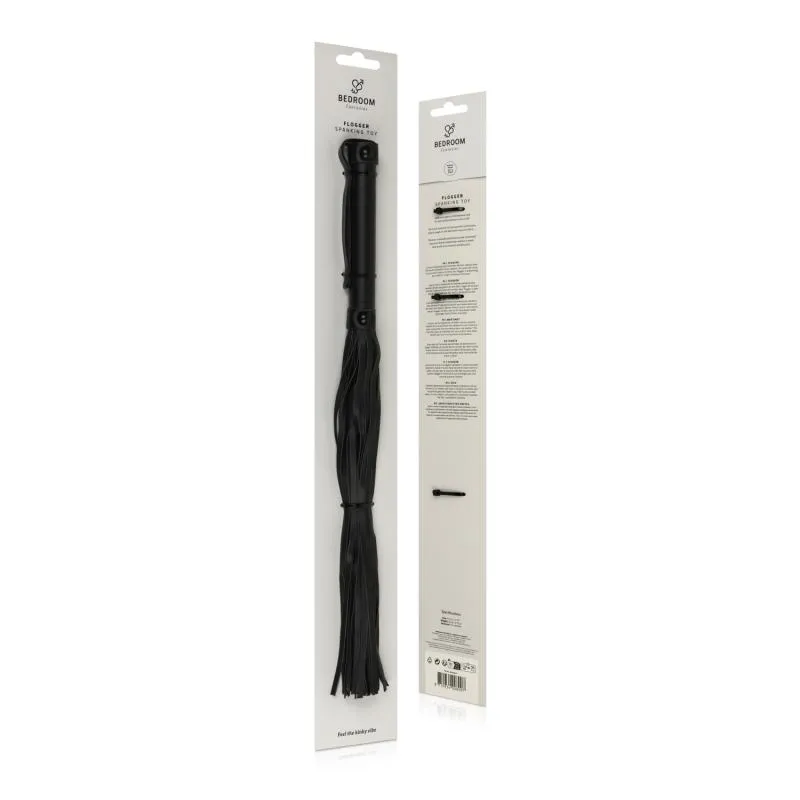 Bedroom Fantasies Flogger aus Kunstleder