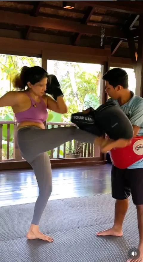 Sakshi Agarwal's Thai Boxing Training Breaks Actress Despite Film Stunt ...