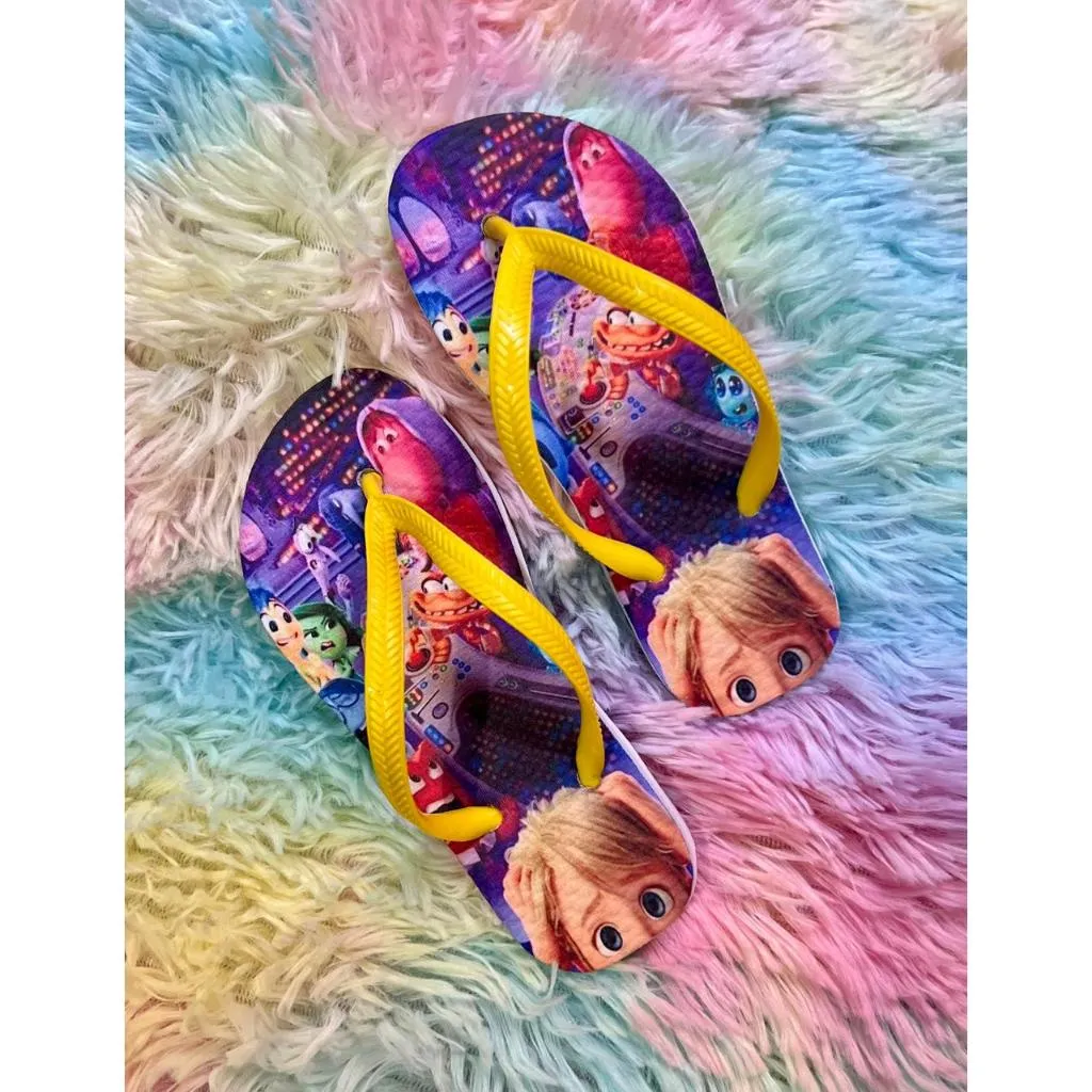 Chinelo com Estampa Alegria, Nojinho e Tristeza Chinelo com Estampa Alegria, Nojinho e Tristeza