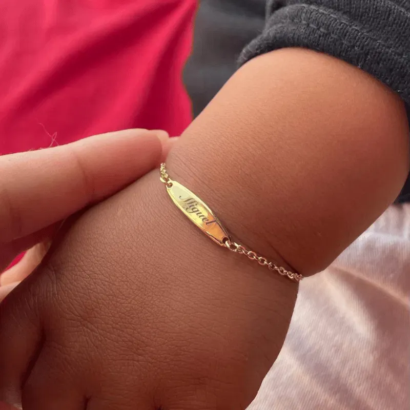 Pulseira Infantil Recem Nascido Personalizado Placa Oval Nome Gravação Banho Ouro 18k Anti Alérgico Pulseira Infantil Recem Nascido Personalizado Placa Oval Nome Gravação Banho Ouro 18k Anti Alérgico