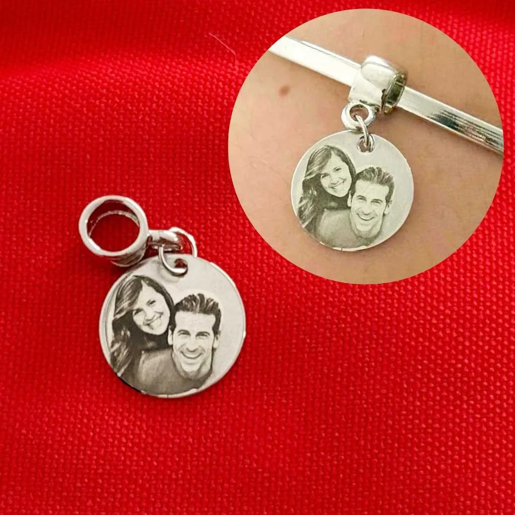 Berloque Medalha com Foto Personalizado 15mm Banhado Prata 925 p/ Braceletes e Pulseiras Presente Mimo Dia Namorado Mulh Berloque Medalha com Foto Personalizado 15mm Banhado Prata 925 p/ Braceletes e Pulseiras Presente Mimo Dia Namorado Mulh