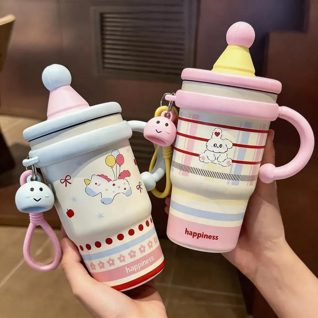 Copo Infantil Térmico 600ml em Aço Inox 316 com Alça, Tampa 2 em 1 e Pingente Fofo SUPER QUALIDADE Copo Infantil Térmico 600ml em Aço Inox 316 com Alça, Tampa 2 em 1 e Pingente Fofo SUPER QUALIDADE