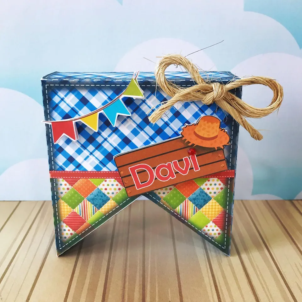 Kit com 5 Caixas Bandeirinha Personalizada Festa Junina Menino 3d Kit com 5 Caixas Bandeirinha Personalizada Festa Junina Menino 3d