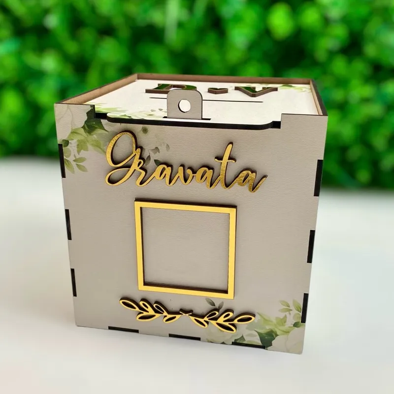 CAIXA PARA CASAMENTO LUA DE MEL CORTE DA GRAVATA PERSONALIZADA INICIAS FLORES BRANCAS CAIXA PARA CASAMENTO LUA DE MEL CORTE DA GRAVATA PERSONALIZADA INICIAS FLORES BRANCAS