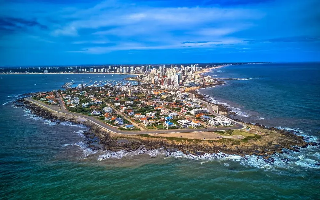 Saint-Michel Viagens - Uruguai: Montevideo, Punta del Este, Colonia del Sacramento, Piriápolis, Fortaleza de Santa Teresa e Chuí 09/10/2026 à 12/10/2026 Saint-Michel Viagens - Uruguai: Montevideo, Punta del Este, Colonia del Sacramento, Piriápolis, Fortaleza de Santa Teresa e Chuí 09/10/2026 à 12/10/2026