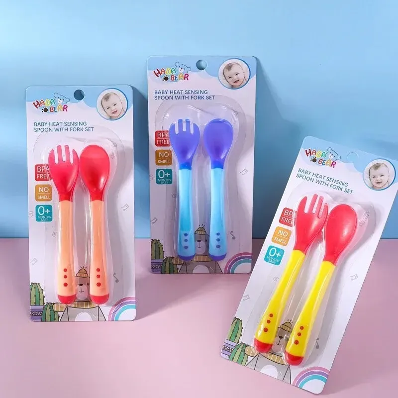 Conjunto Talher Mágico Baby com Colher e Garfo que Mudam de Cor com a Temperatura Seguro para Bebês Conjunto Talher Mágico Baby com Colher e Garfo que Mudam de Cor com a Temperatura Seguro para Bebês