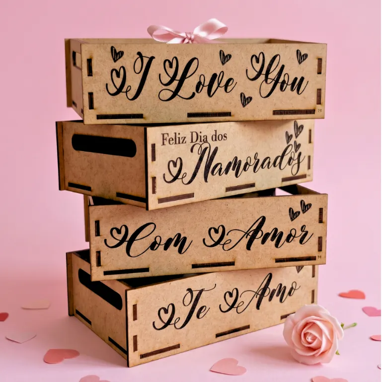 Kit 10 Und Bandejas Cesta Dia dos Namorados 10x15 Te Amo/Com Carinho/ I love You Kit 10 Und Bandejas Cesta Dia dos Namorados 10x15 Te Amo/Com Carinho/ I love You