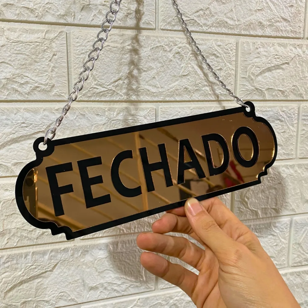 PLACA ABERTO E FECHADO EM ACRILICO ESPELHADO COM CORRENTE E VENTOSA PLACA ABERTO E FECHADO EM ACRILICO ESPELHADO COM CORRENTE E VENTOSA