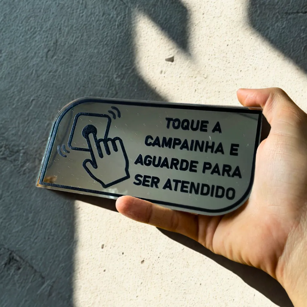 Placa em acrílico espelhado toque a campainha com fita dupla face Placa em acrílico espelhado toque a campainha com fita dupla face