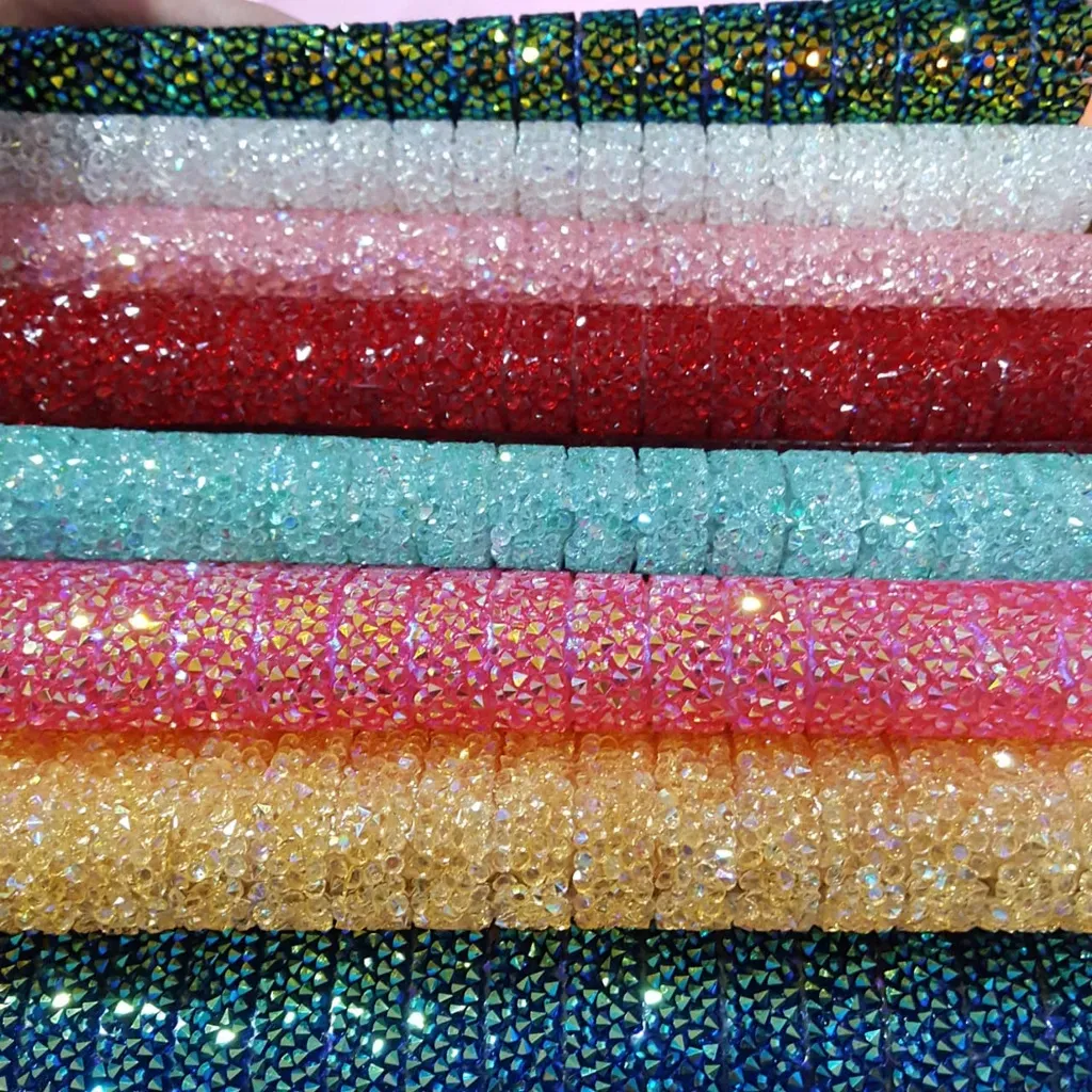 Manta de Strass Termocolante Colorida 22 Tiras de 1cm Tiaras Chinelos Laços Manta de Strass Termocolante Colorida 22 Tiras de 1cm Tiaras Chinelos Laços