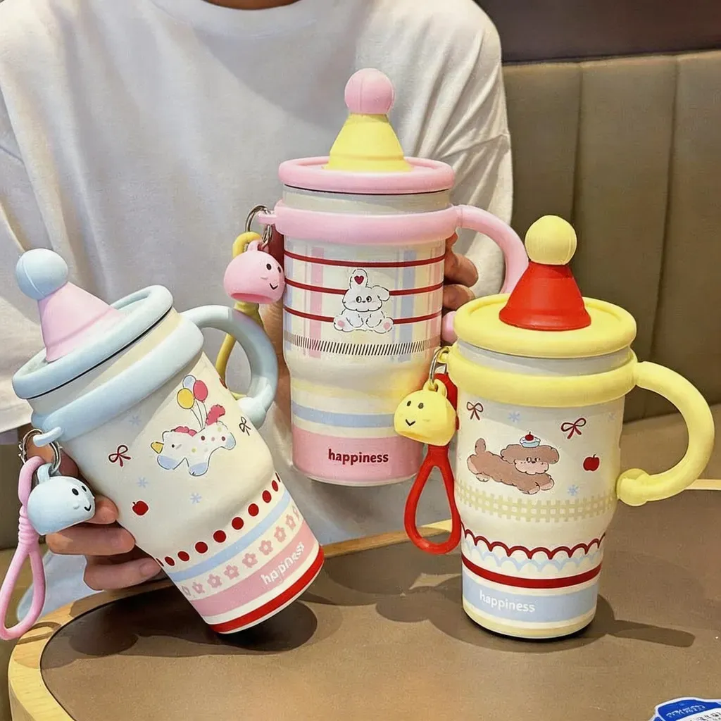 Copo Infantil Térmico 600ml em Aço Inox 316 com Alça, Tampa 2 em 1 e Pingente Fofo Copo Infantil Térmico 600ml em Aço Inox 316 com Alça, Tampa 2 em 1 e Pingente Fofo