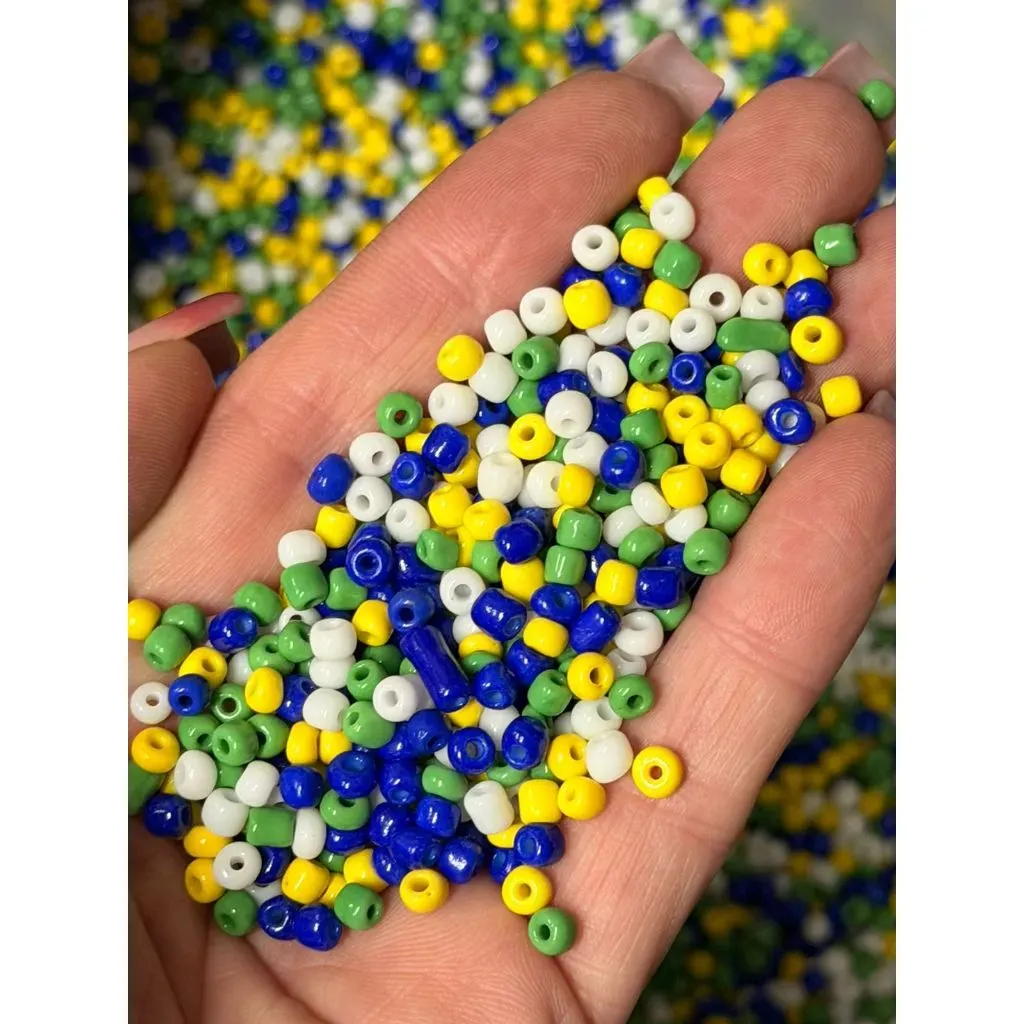 Kit Miçanga de Vidro 6/0 3x4mm Furo Passante para bijuterias Cores Brasil Copa do Mundo 80gr Kit Miçanga de Vidro 6/0 3x4mm Furo Passante para bijuterias Cores Brasil Copa do Mundo 80gr