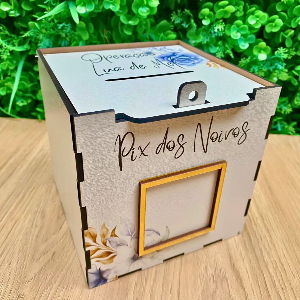 Caixa Cofre Pix Casamento MDF 13x13cm Floral Azul – Pronta para Uso - CORTE DA GRAVATA Caixa Cofre Pix Casamento MDF 13x13cm Floral Azul – Pronta para Uso - CORTE DA GRAVATA