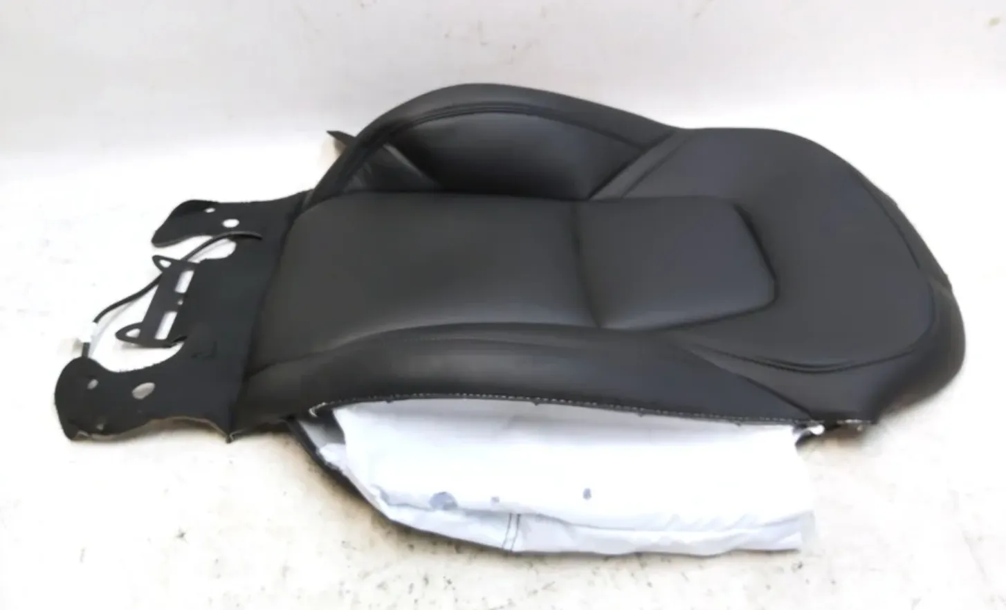 1984868-71-B Обшивка м’якої частини спинки переднього ряду сидіння — ліва сторона — преміум FIRST ROW SEAT BACK SOFT TRIM COVER ASSEMBLY – LEFT HAND – PREMIUM