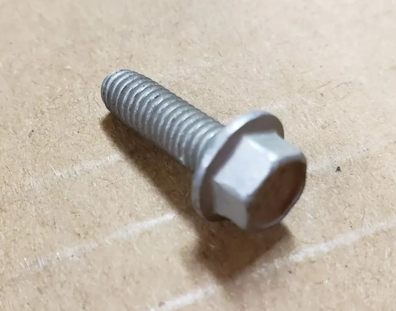 1476754-00-A Болт М5-08Х15 BOLT