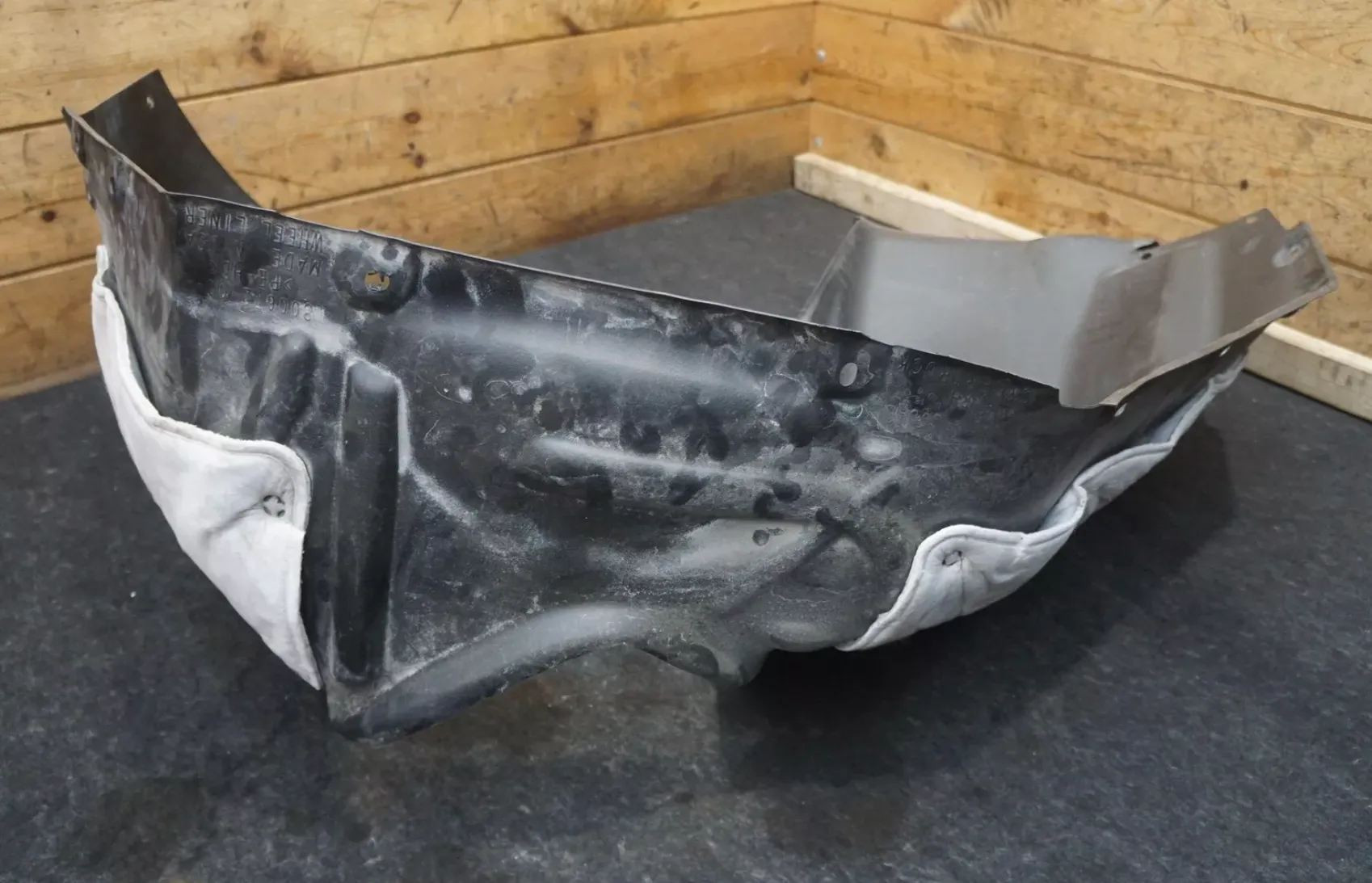 1800672-00-E Передній підкрилок правого колеса FRONT WHEEL LINER – RIGHT HAND