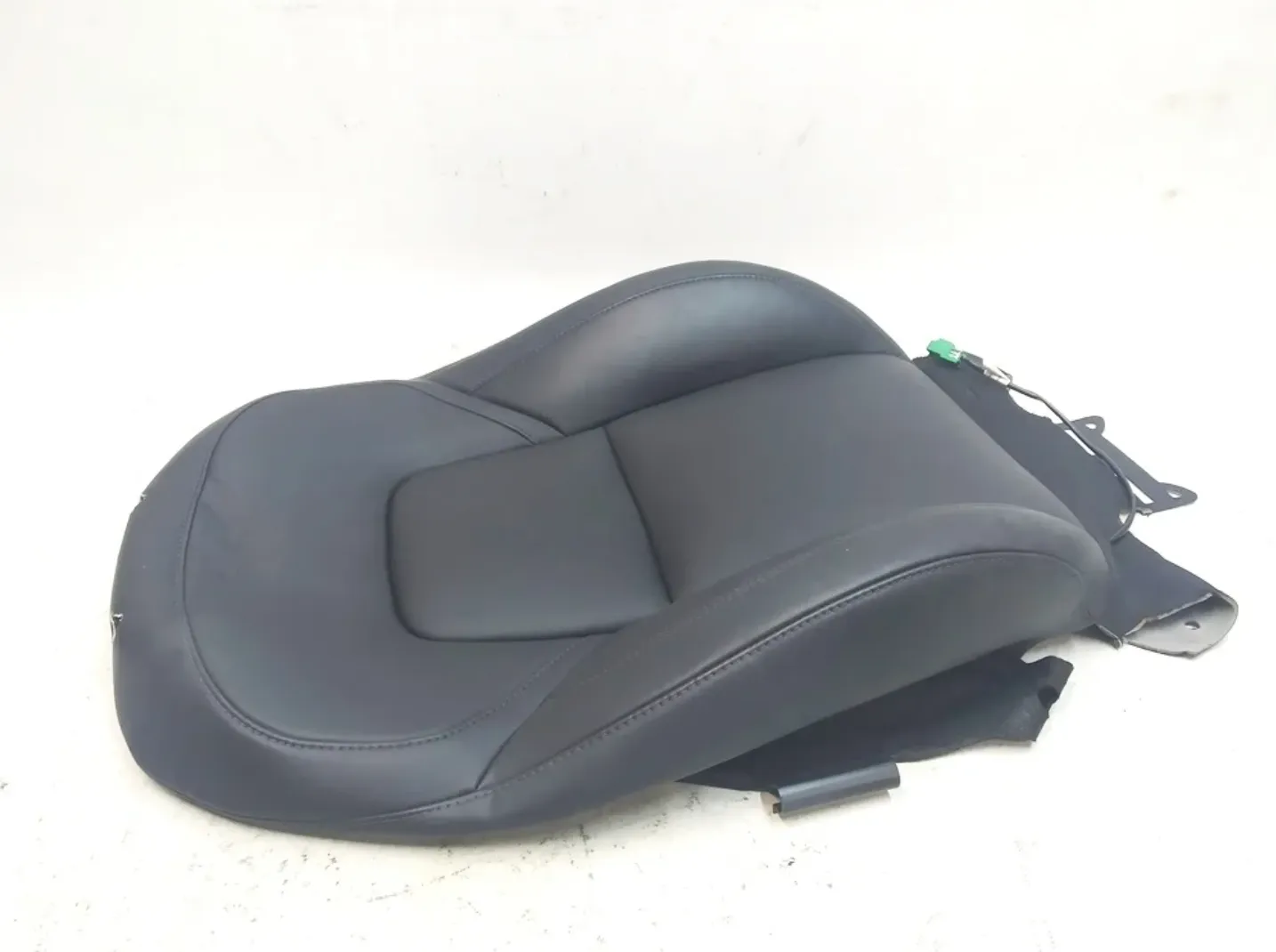 1984867-71-B Обшивка м’якої частини спинки переднього ряду сидіння — права сторона — преміум FIRST ROW SEAT BACK SOFT TRIM COVER ASSEMBLY – RIGHT HAND – PREMIUM