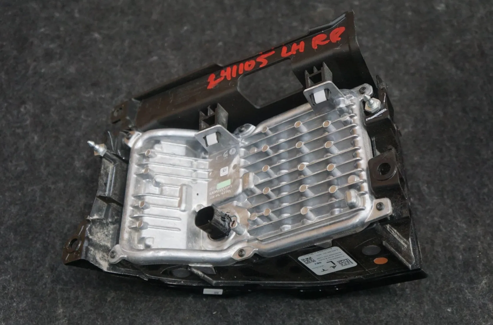 1806408-00-C Збірка заднього ліхтаря – задня бокова частина кузова – ліва сторона TAIL LAMP ASSEMBLY – REAR BODYSIDE – LEFT HAND