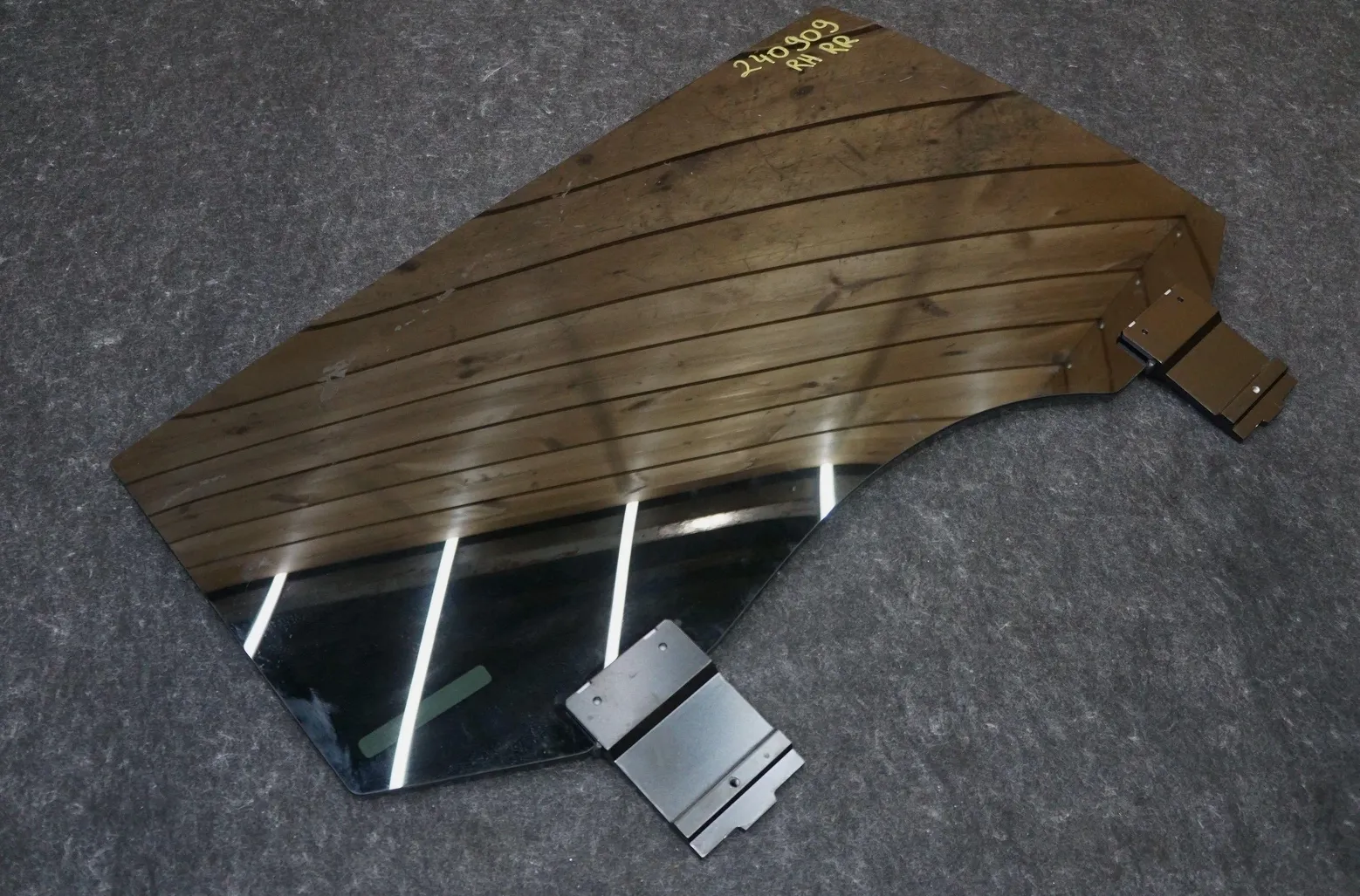1805871-00-F Рухоме бокове скло задніх дверей праве MOVING SIDE GLASS – REAR – RIGHT HAND