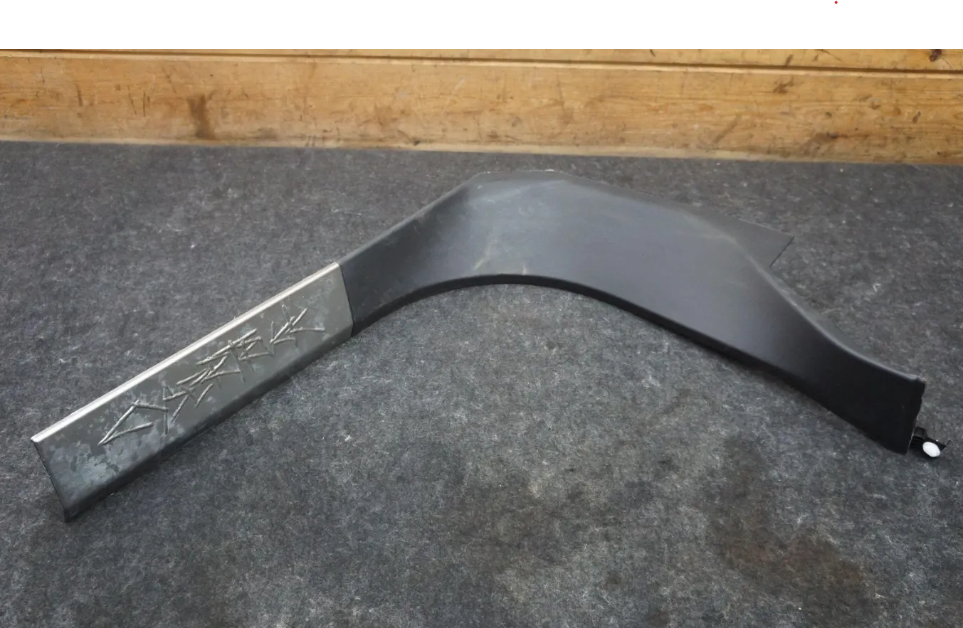 1905504-00-F Оздоблення нижньої частини передньої правої стійки (A-подібної) A-PILLAR LOWER TRIM RIGHT