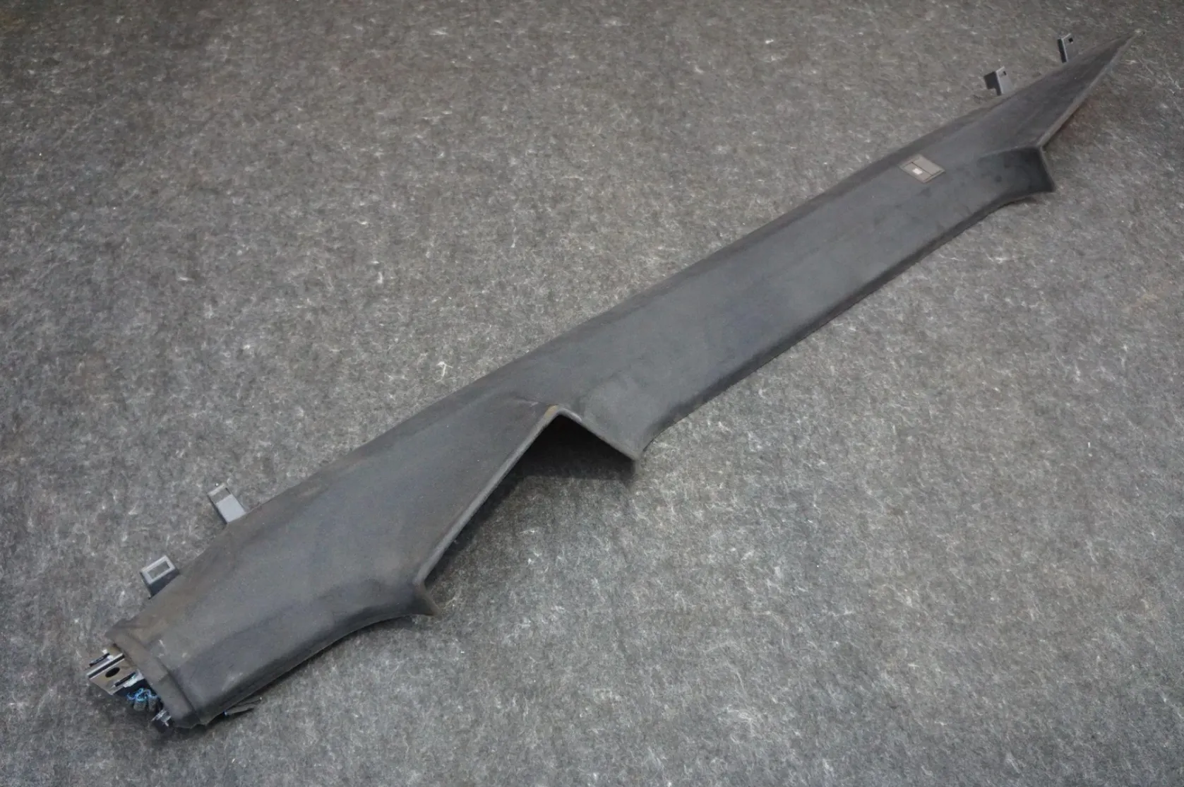 1896263-00-E Задня обшивка стелі — права сторона REAR HEADLINER – RIGHT HAND