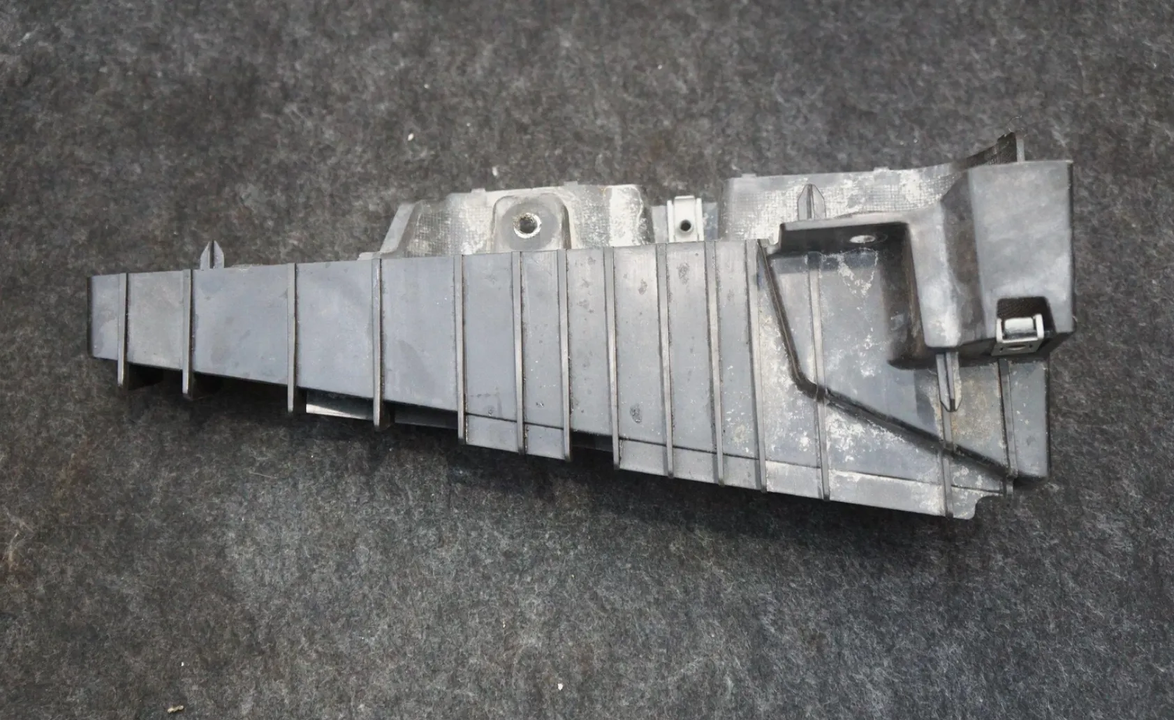 1816601-00-C Заднє посилення порога-ступені — ліва сторона REAR ROCKER STEP REINFORCEMENT – LEFT HAND