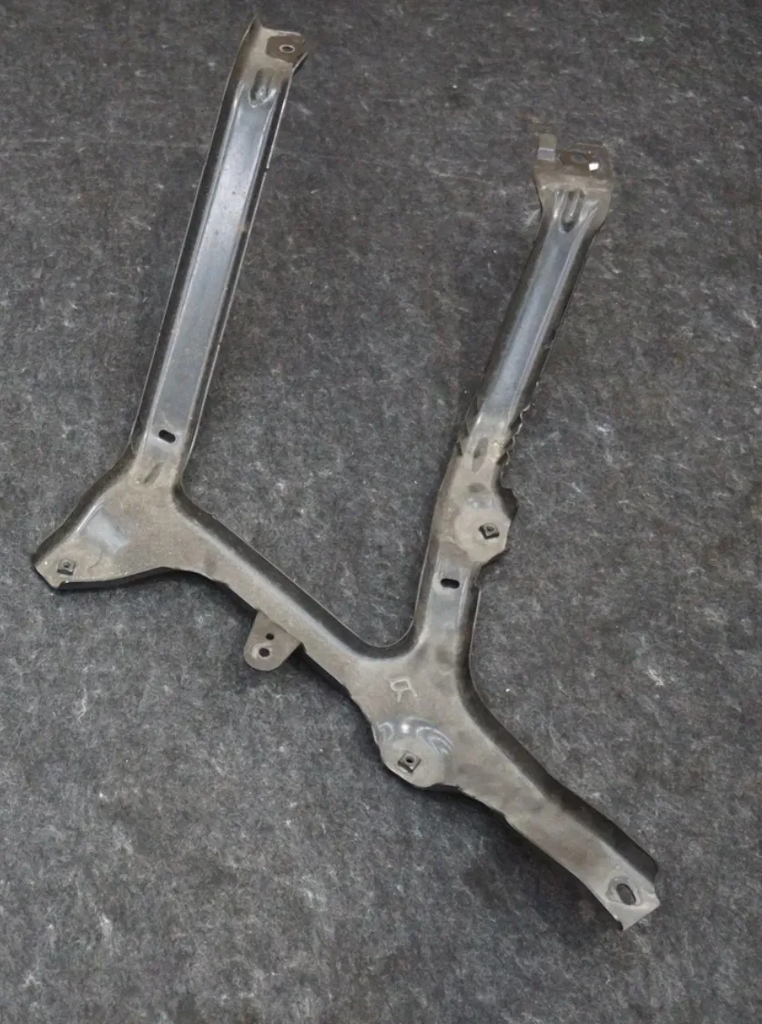 1807707-00-H Правий кронштейн дифузора DIFFUSER BRACKET – RIGHT HAND