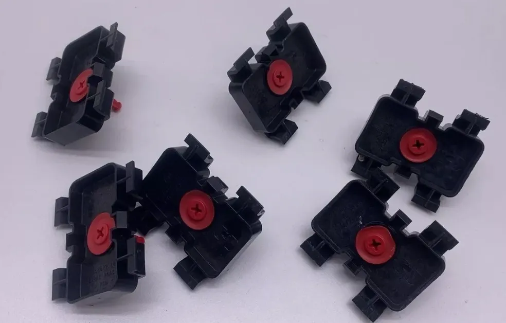 1858672-99-C Кронштейн декоративної накладки даху ROOF APPLIQUE BRACKET