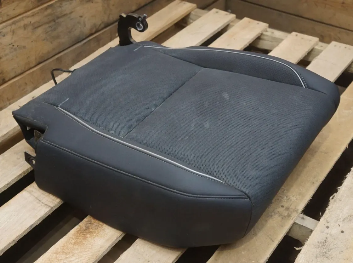 4098871-T1-A Збірка подушки сидіння другого ряду — права сторона SECOND ROW CUSHION ASSEMBLY – RIGHT HAND