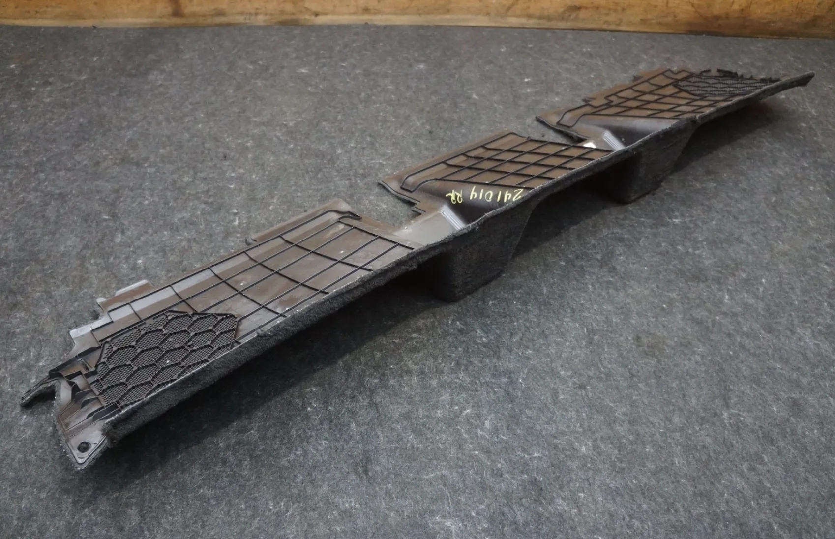 1877889-99-D Нижня обшивка задньої стінки REAR WALL LOWER TRIM