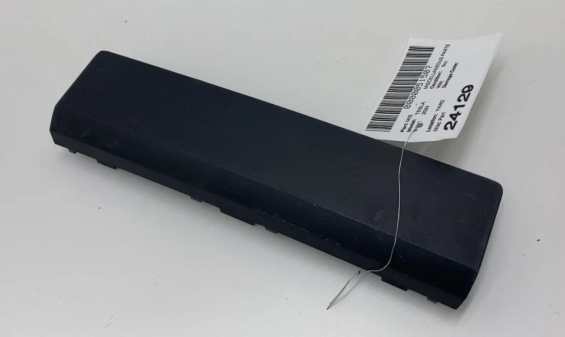 1815251-00-B Нижня заглушка номерного майданчика передньої панелі FRONT FASCIA LOWER DUMMY LICENSE PLATE COVER