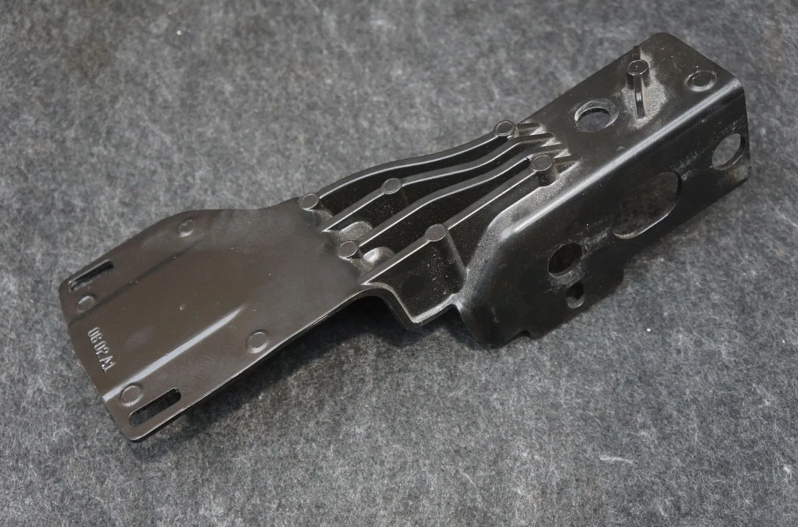 1901718-00-F Лівий кронштейн підсвітки підніжки LAMP STEP BRACKET – LEFT HAND