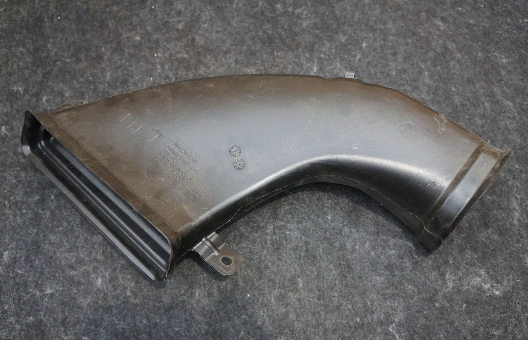 1908226-00-B Панельний повітропровід — лівий бік PANEL DUCT – LEFT HAND