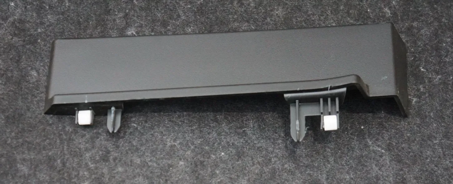 1907624-00-C Права збірка декоративної накладки заднього скла BACKLITE APPLIQUE ASSEMBLY – RIGHT HAND