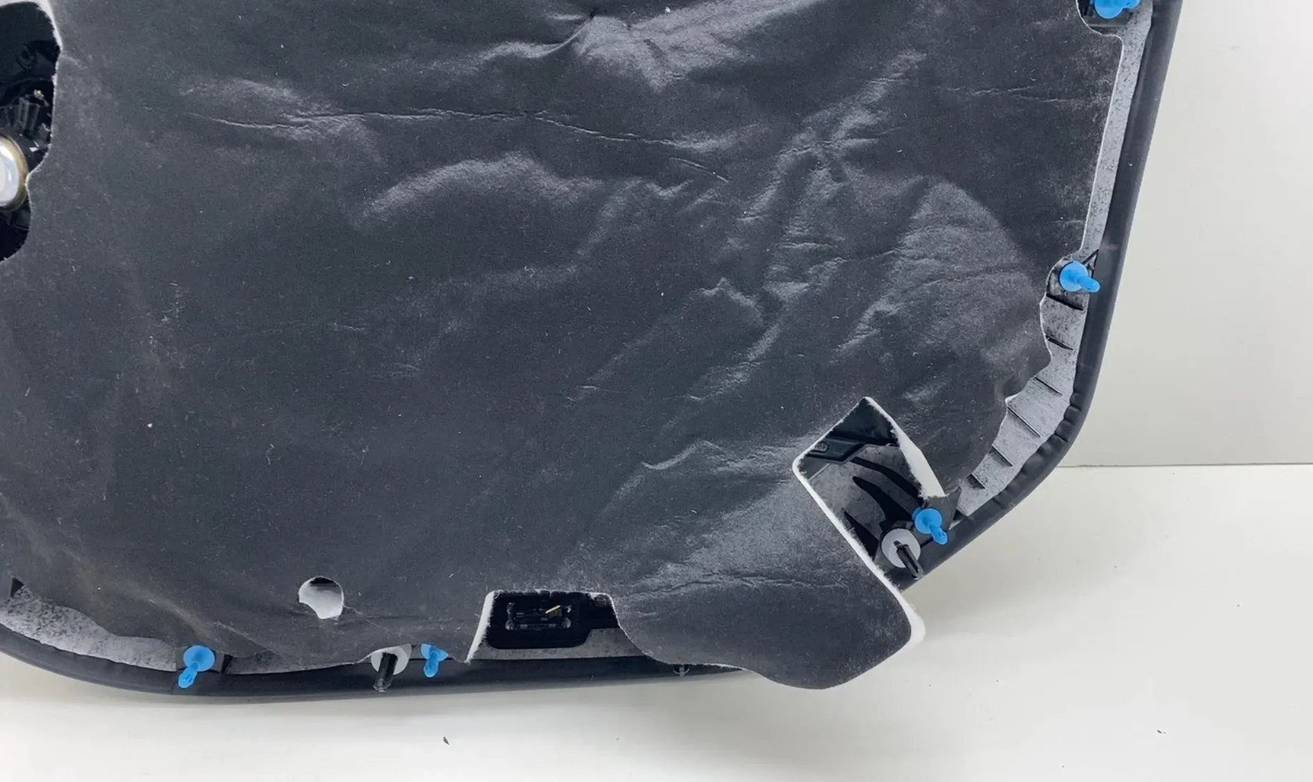 1831879-00-E Задній шумопоглинальний піноматеріал – ліва сторона REAR NVH FOAM – LEFT HAND