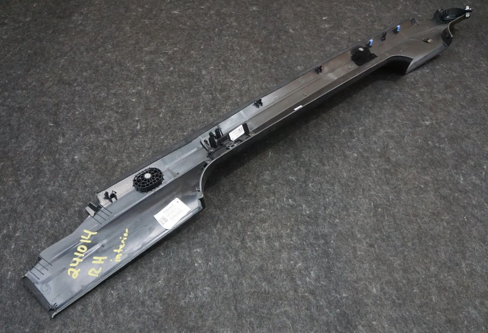 1896263-00-E Задня обшивка стелі — права сторона REAR HEADLINER – RIGHT HAND