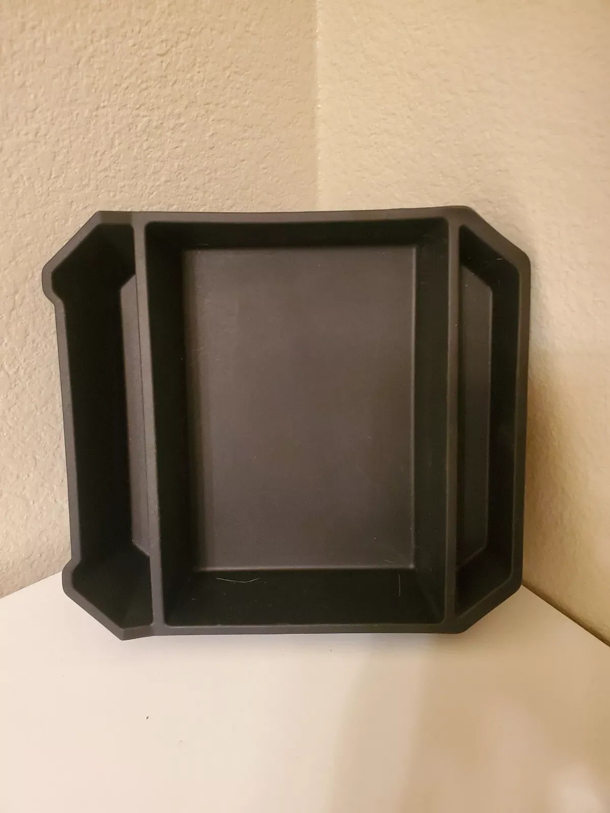 1937361-00-A Лоток центральної консолі CENTER CONSOLE TRAY