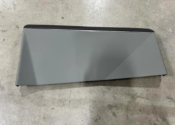 1820495-03-E Поясний молдинг — сірий — задній права сторона BELTLINE ASSEMBLY – GREY – REAR RIGHT HAND