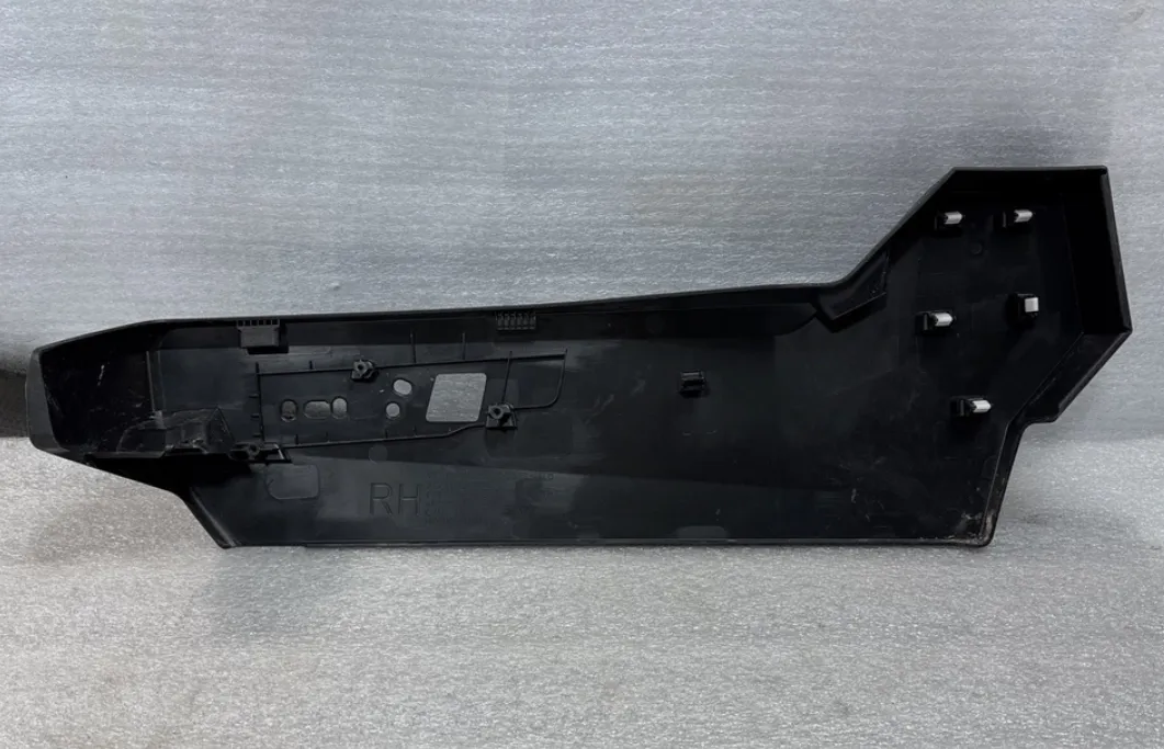 1878337-00-E Перший ряд — зовнішній бічний щиток для сидіння з правого боку 1ST ROW OUTBOARD SIDESHIELD – FOR RIGHT HAND SEAT