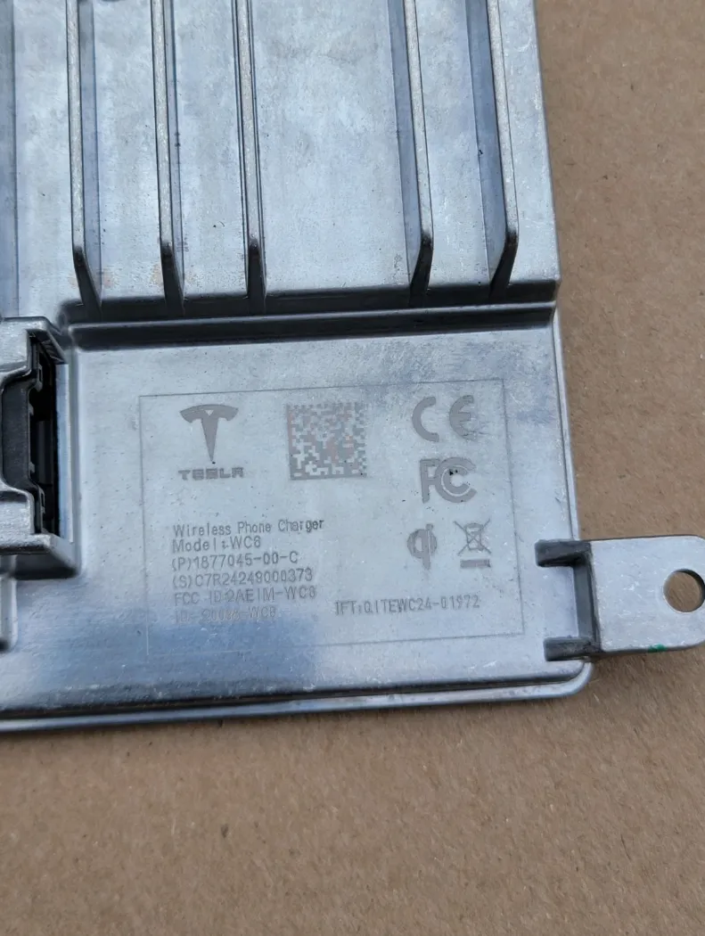 1877045-00-C Бездротовий зарядний пристрій — покоління 5.0 WIRELESS CHARGER – GEN 5.0