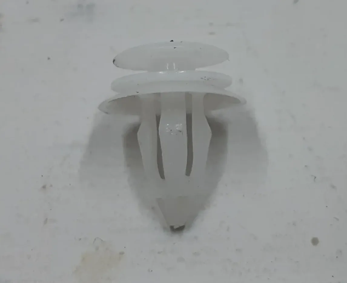 1016078-00-B Кріпильний кліпс для панелі товщиною 17–3 мм з отвором 7 мм — для всіх задніх панелей TRIM CLIP