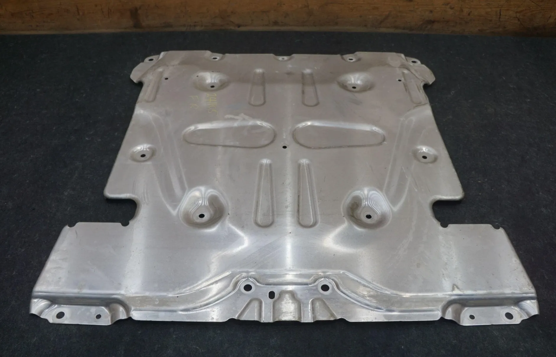 1939643-00-B Передній аеродинамічний щит — штампована деталь FRONT AERO SHIELD – STAMPING