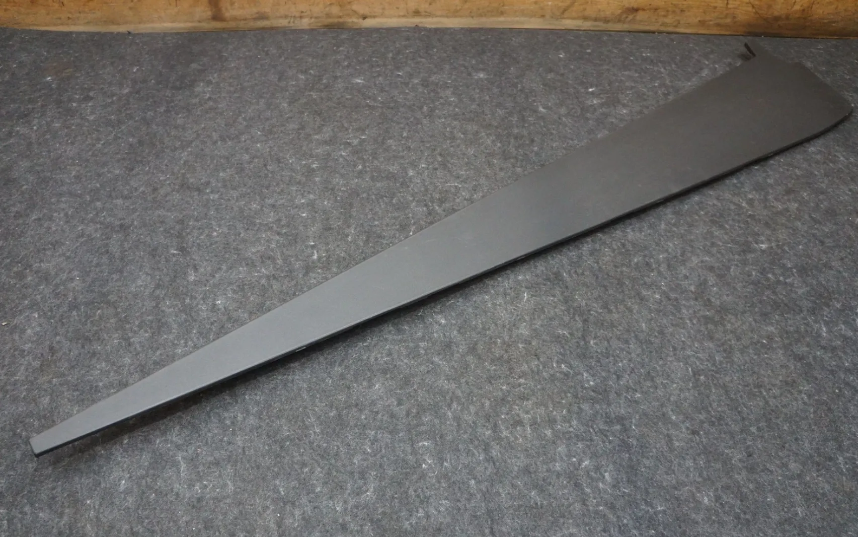 1817891-00-F Збірка верхньої бокової стінки вантажної платформи — права сторона UPPER BED SIDE WALL ASSEMBLY – RIGHT HAND