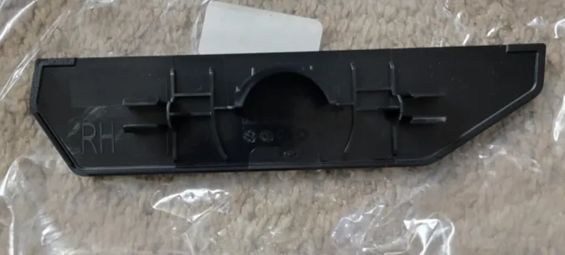 1848580-00-D Правий закривальний елемент CLOSEOUT – RIGHT HAND