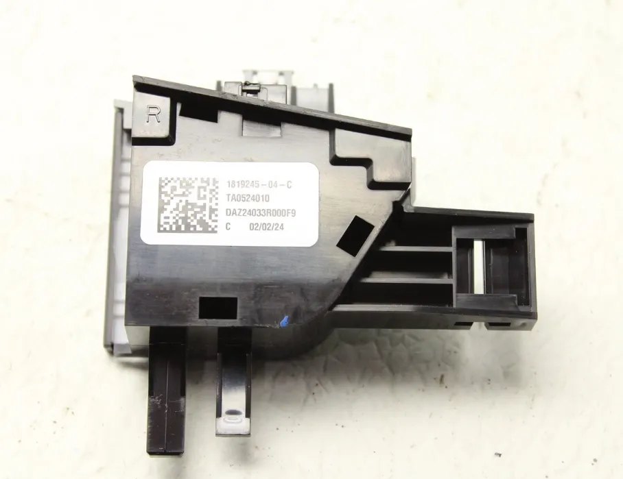1819245-04-C Електричний перемикач відкриття дверей — правий ELECTRIC DOOR RELEASE SWITCH – RIGHT HAND