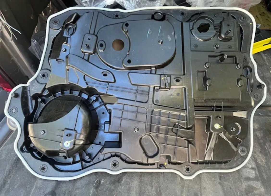 1873117-00-C Закриваюча (завершальна) панель передня права CLOSEOUT PANEL – FRONT – RIGHT HAND