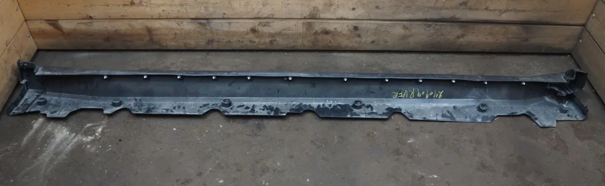 1816597-00-C Збірка клапанної кришки (кришки рокера) — ліва сторона ROCKER COVER ASSEMBLY – LEFT HAND