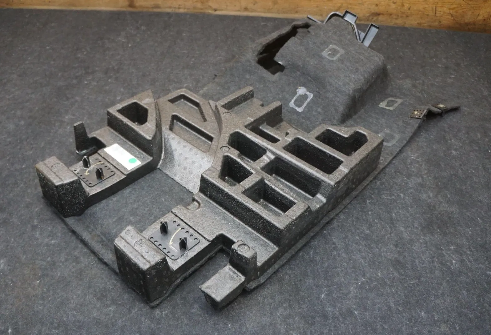 1877857-99-D Збірка килимка водія DRIVER CARPET ASSEMBLY