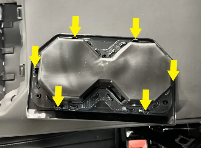 1820328-00-C Облицювальна рамка підстаканника підлокітника сидіння другого ряду 2ND ROW SEAT ARMREST CUPHOLDER BEZEL
